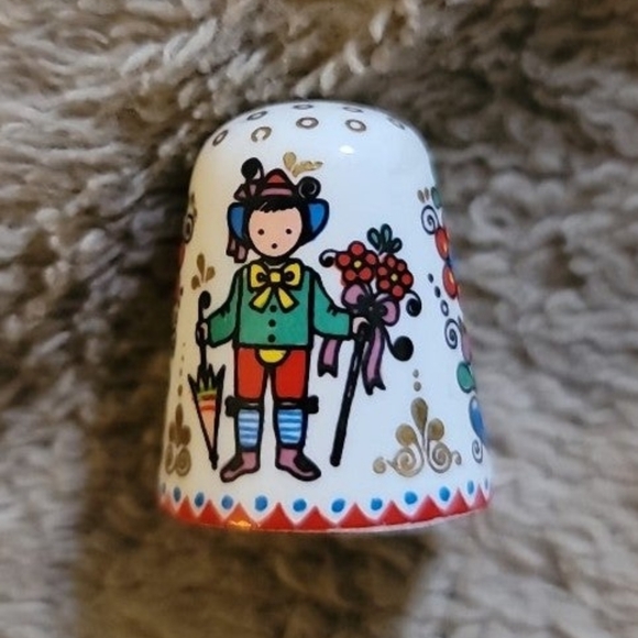 6 Porcelain Hand Painted Thimbles.Ireland Australia Austria& England Collectible - Picture 5 of 10